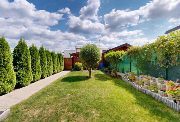 PREDANÉ - EXKLUZÍVNE na predaj krásny poschodový dom s dvoma záhradami, terasou, krytým parkovaním a záhradným domčekom