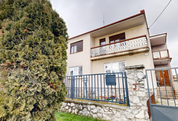 PREDANÉ - EXKLUZÍVNE na predaj 6 izbový dvojpodlažný, podpivničený rodinný dom s garážou v obci Košúty
