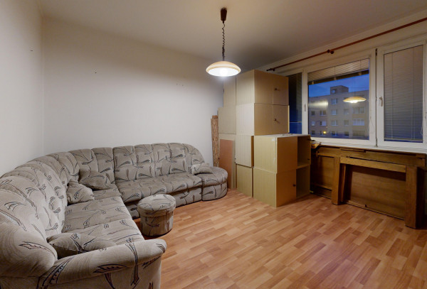 PREDANÉ - Predaj veľkého svetlého 4.izb. bytu s loggiou v Petržalke - Znievska ul. v blízkosti Draždiaku