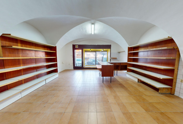 PRENAJATÉ Na prenájom Svätý Jur obchodný priestor 70 m2 v centre mesta