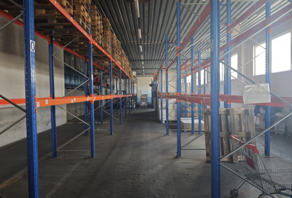 PRENÁJOM - zateplená skladová hala 547 m2, Modra