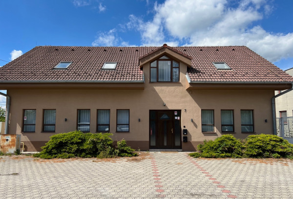 Na prenájom výrobný / administratívny objekt Pezinok