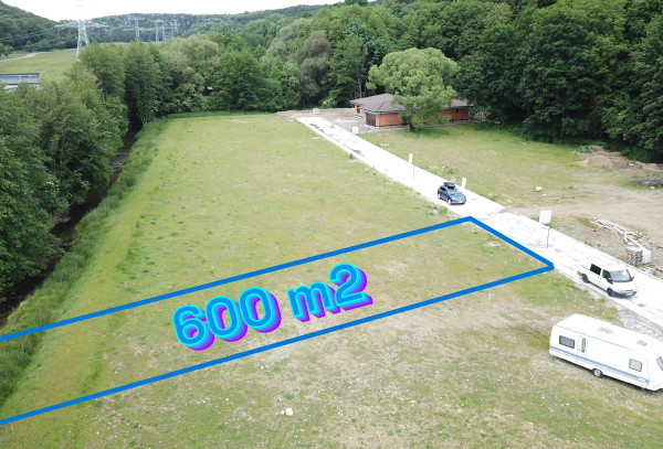 Pozemok pre okamžitú výstavbu Borinka 600 m2 siete + cesta