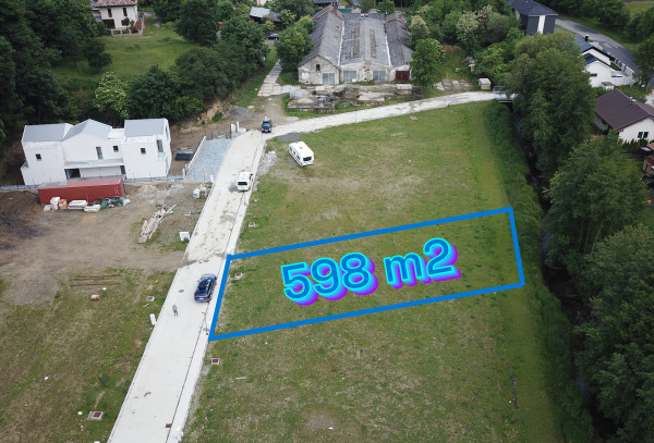 Pozemok pre okamžitú výstavbu Borinka 598 m2 siete + cesta