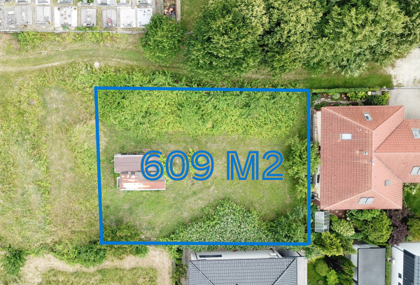 Rovinatý ideálny stavebný pozemok 609 m2 Marianka