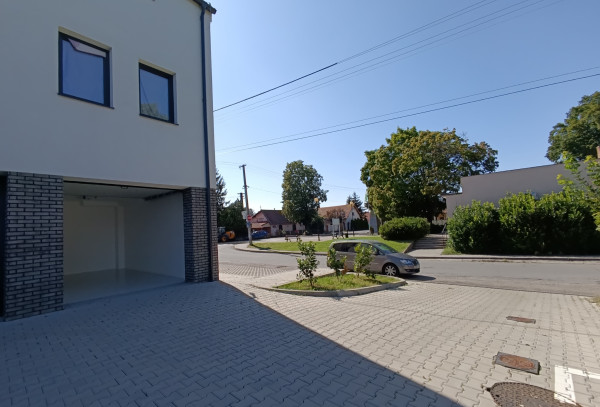 Predaj garáže - Čenkovce okr. DS, murovaná súčasť novostavby