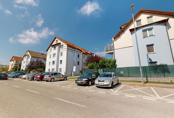 Predaj dvojizbového bytu so záhradkou - Svätý Jur