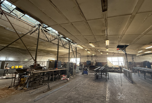 PRENÁJOM Priestranný sklad BÁHOŇ 1800 m2 + Zázemie 200 m2