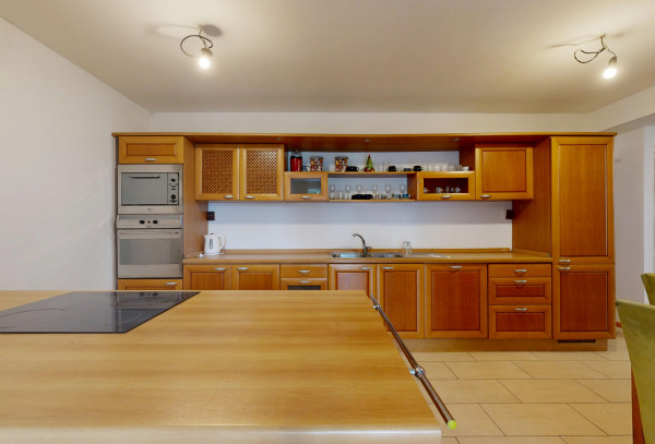 Rodinný dom s dvomi bytovými jednotkami v Ivanke pri Dunaji