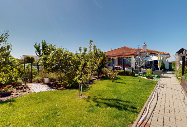 PREDAJ 4 izbový bungalov Slovenský grob