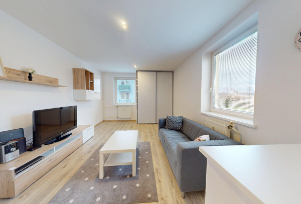 Na prenájom zariadený, svetlý 2 izbový byt s balkónom