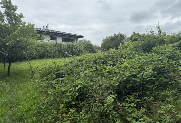 Rovinatý ideálny stavebný pozemok 848 m2 Marianka