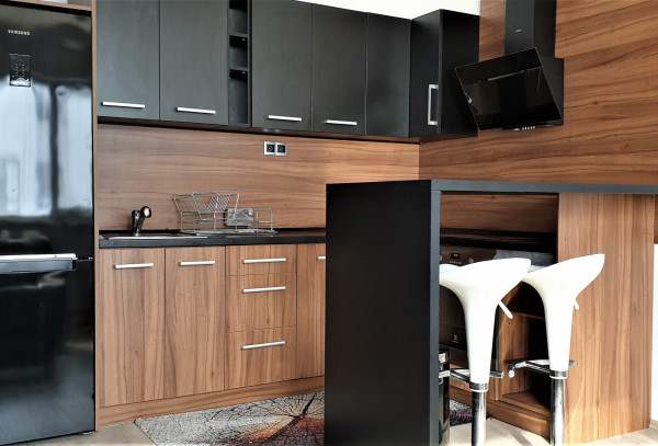 Exkluzívne na prenájom krásny svetlý, moderný 2 izb. byt s parkovaním vo Hviezdoslavove