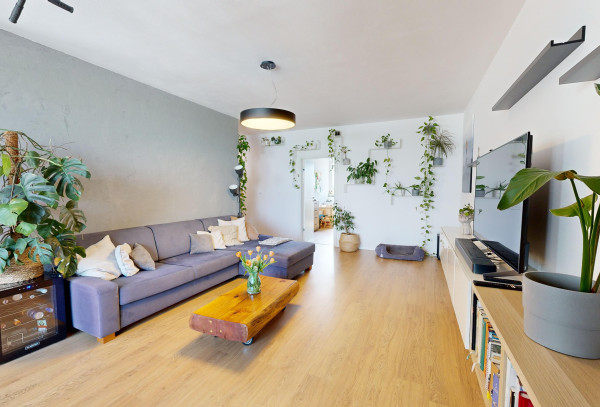 Na PREDAJ priestranný 3 izbový byt vo vyhľadávanej lokalite - Pezinok