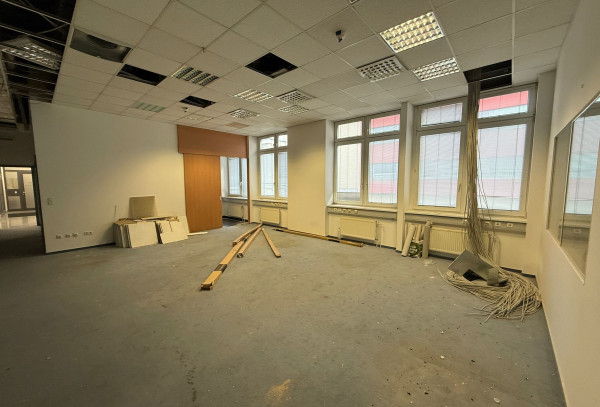 Priestor podľa vašich potrieb 120 m2 v úplnom centre BA