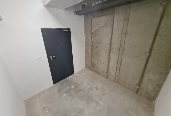 Na prenájom sklad prístupný z garáže autom Ivanka pri Dunaji