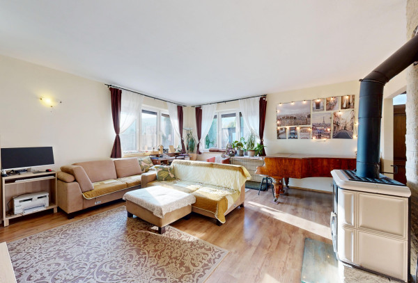 Na PREDAJ dvojpodlažný 6 izbový rodinný dom vo výbornej lokalite - Smolenice