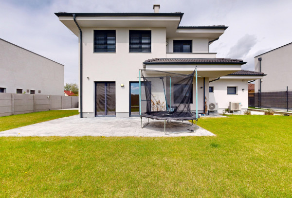 PRENÁJOM 5-izbový nový moderný dom v Bratislave Ruženínová