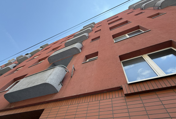 PREDAJ 4-izbový byt s 2 balkónmi Staré Mesto - Krížna 95m2