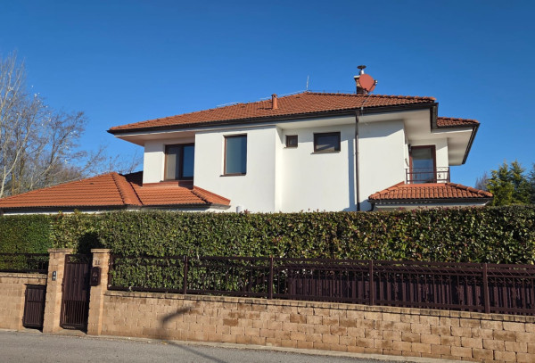 PRENÁJOM 5-izbový  RD 140 m2 Záhorská Bystrica