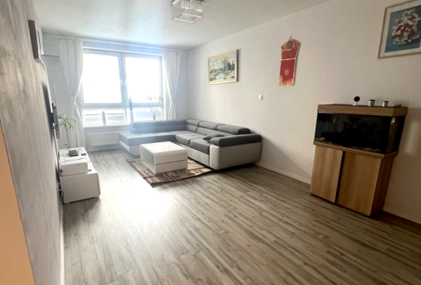 Priestranný 3-izbový byt s parkovacím miestom na prenájom | Nobelova ulica, Bratislava – Nové Mesto