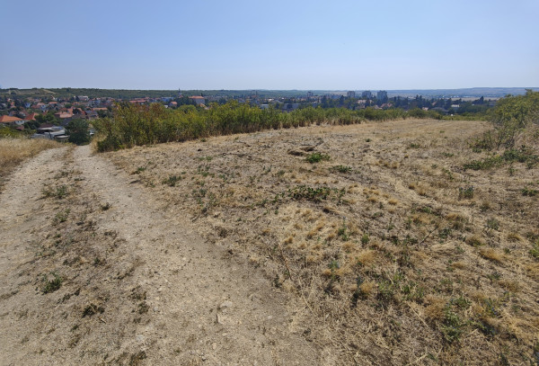 Pozemok Modra - 3772 m2 s prípojkami a cestou