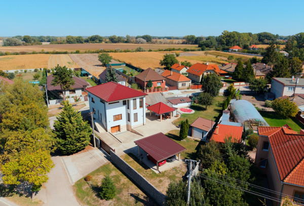 6i DVOJGENERAČNÝ DOM PO REKONŠTRUKCII S VEĽKÝM POZEMKOM A SMARTHOME – ŇÁRAD