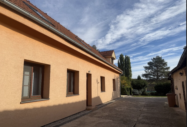 🏡 Priestor, krb a pokojná atmosféra: Bývajte v priestrannom 5-izbovom dome v srdci Modry!