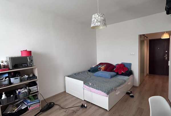 Prenájom kompletne zariadenej garsonky s loggiou – Rybničná, Vajnory